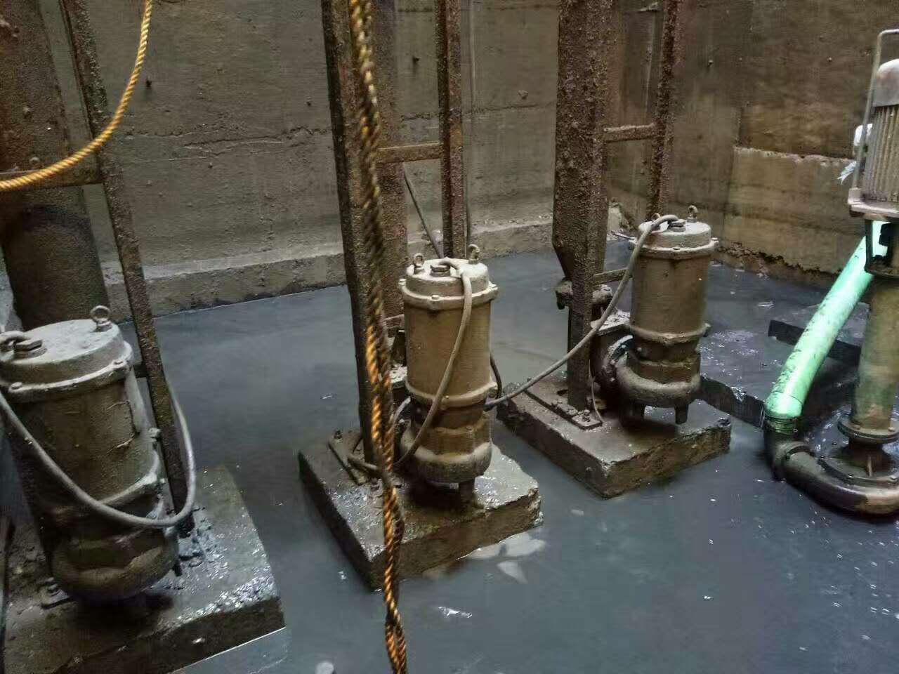 罗平污水池清理